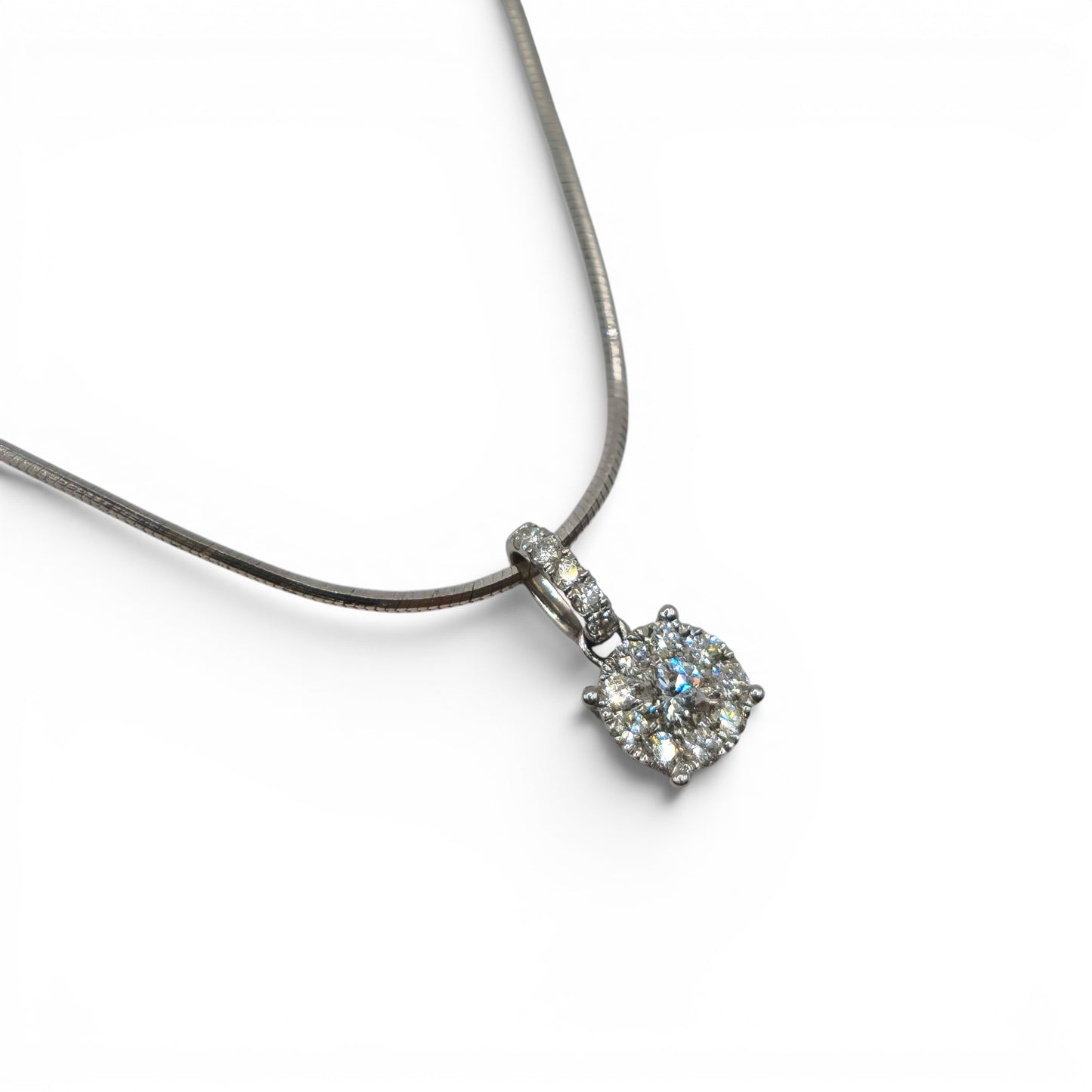 18ct white gold diamond cluster pendent and chain sh27250b