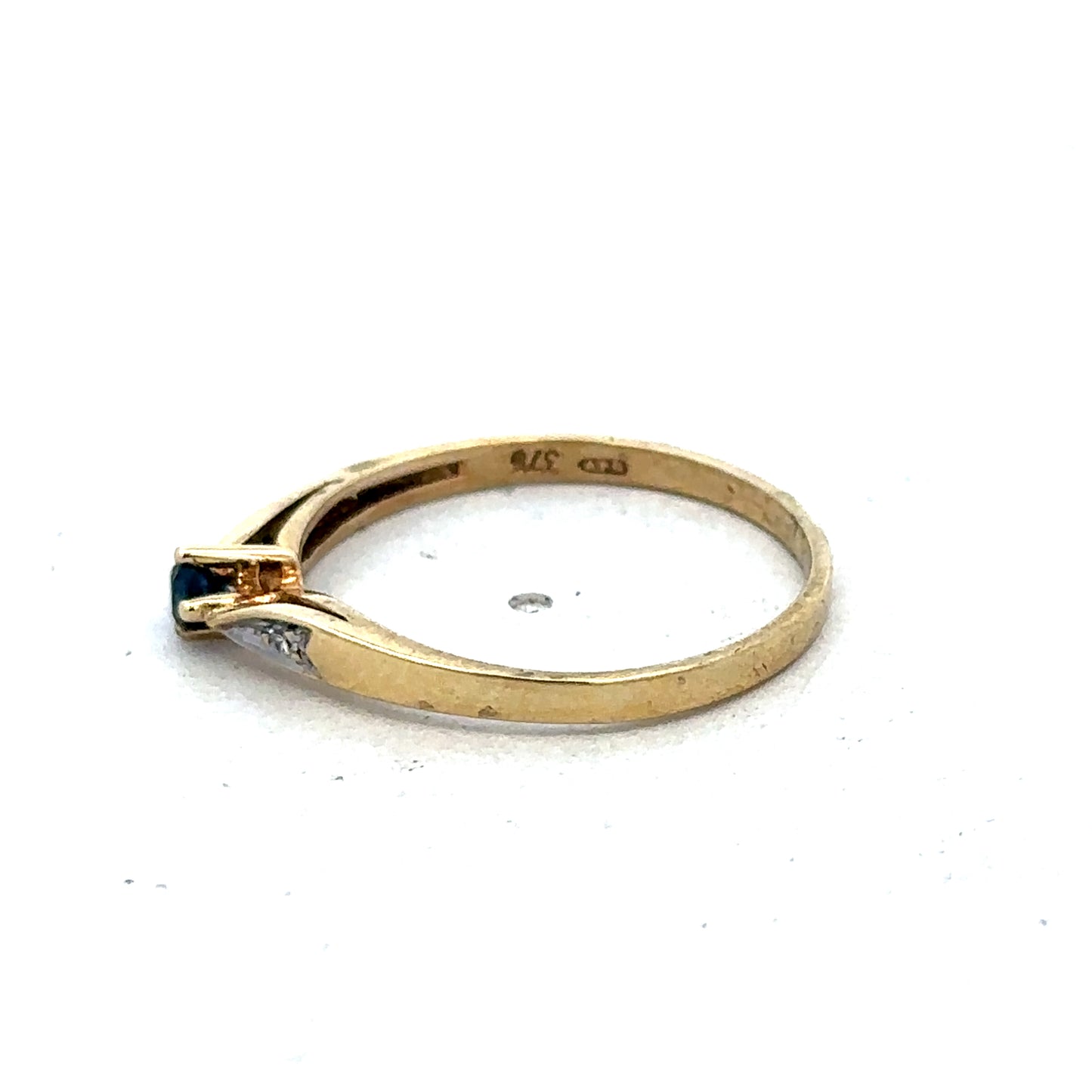9ct yellow gold sapphire and diamond ring size O (sh25514l)