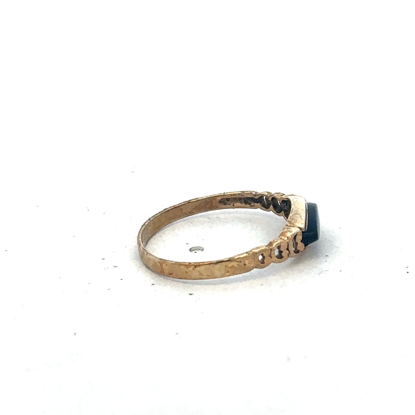9ct yellow gold ring size J (sh26939b)