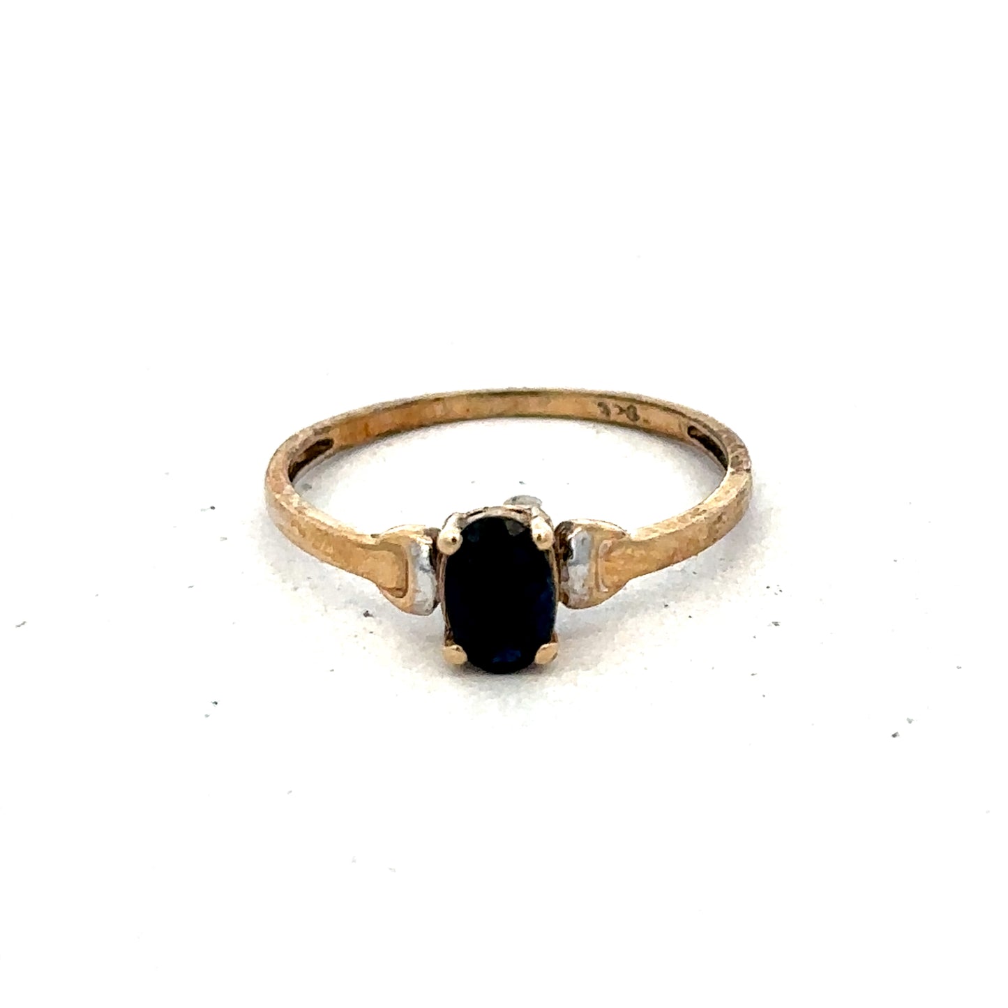 9ct yellow gold ring size M from Reeves and Sons, featuring a smooth, polished band with a classic design.