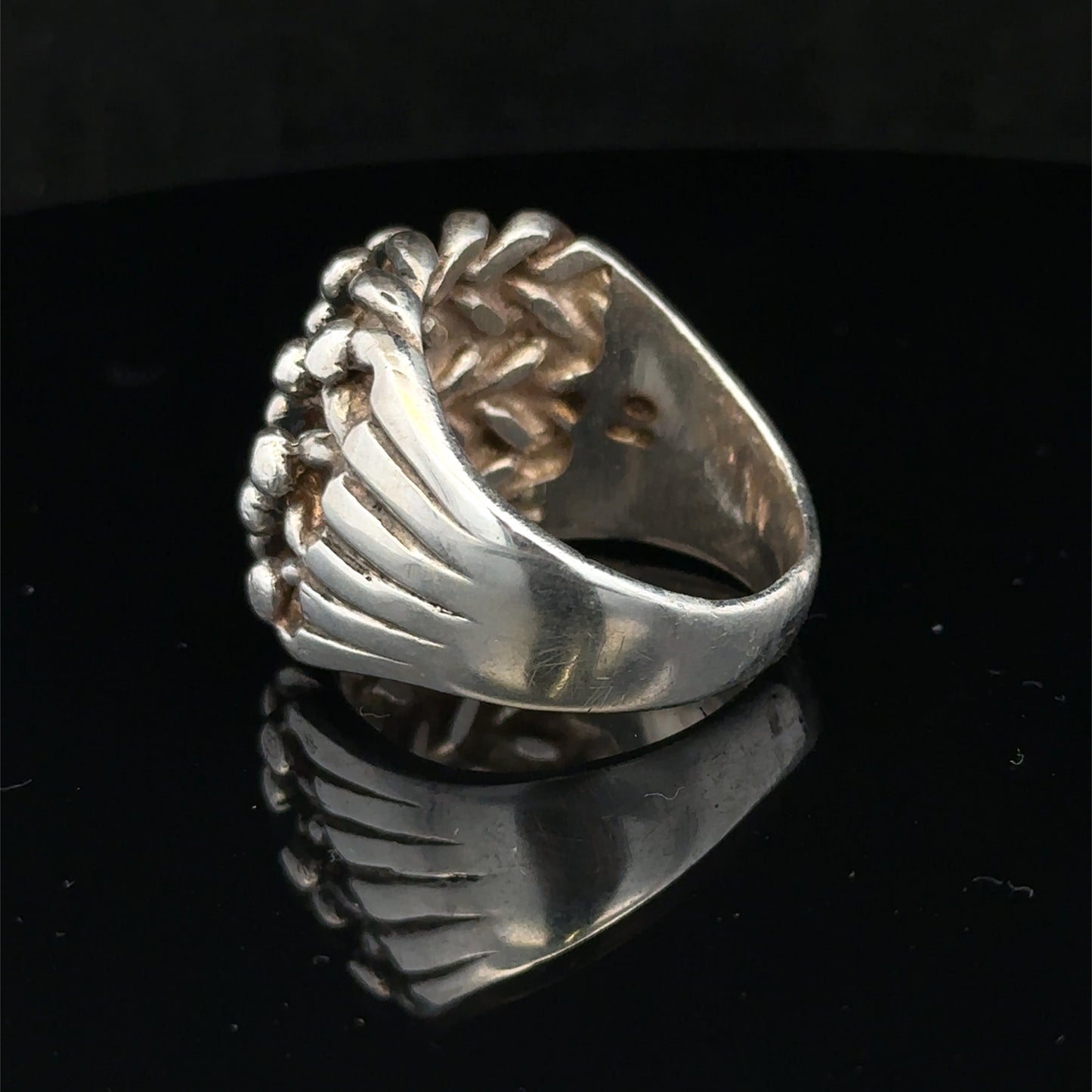 Silver keeper ring size Z1 by Reeves and Sons, showcasing a sleek, polished silver ring with intricate detailing.