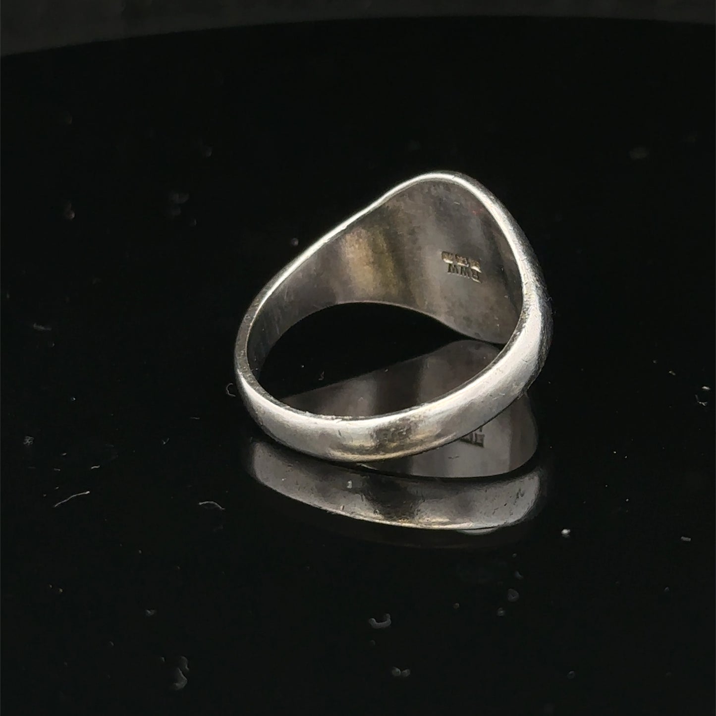Silver signet ring by Reeves and Sons in size S1/2, featuring a polished smooth surface and classic design.