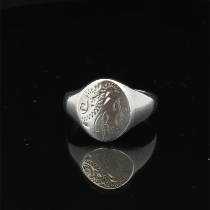 Silver signet ring from Reeves and Sons in size S1/2, featuring a smooth, polished surface and classic design.