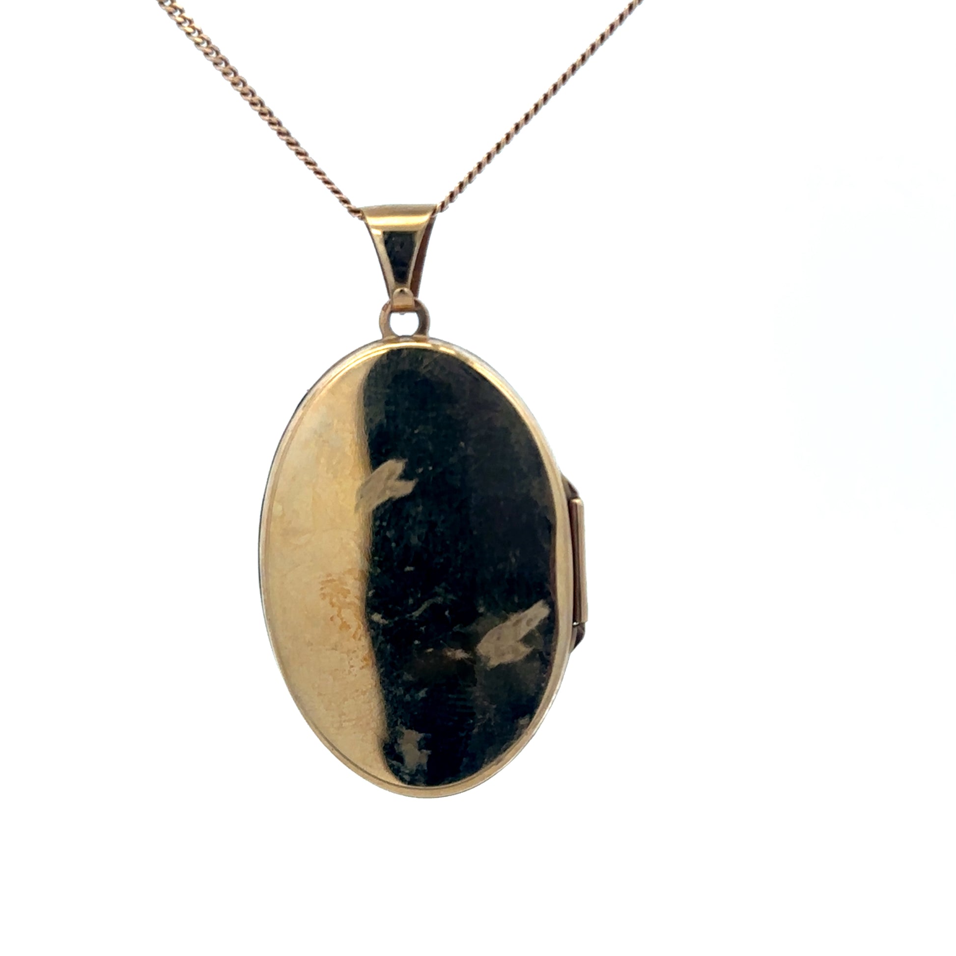 9ct yellow gold locket pendant from Reeves and Sons, weighing 4.2g, featuring a classic design with a polished finish.