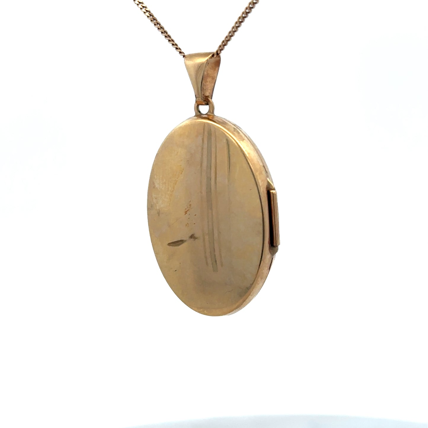 9ct yellow gold locket pendant by Reeves and Sons, featuring a detailed design, weighing 4.4g, shown in close-up view.