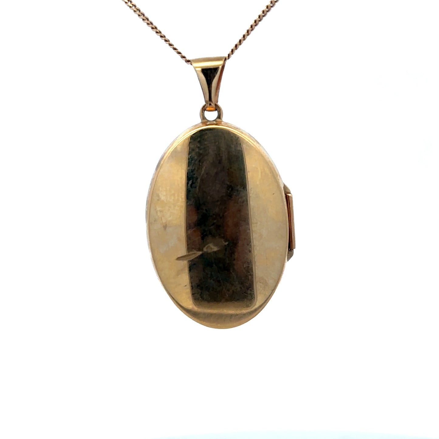 9ct yellow gold locket pendant with floral engraving, Reeves and Sons, 4.4g, showcasing intricate design and polished finish.