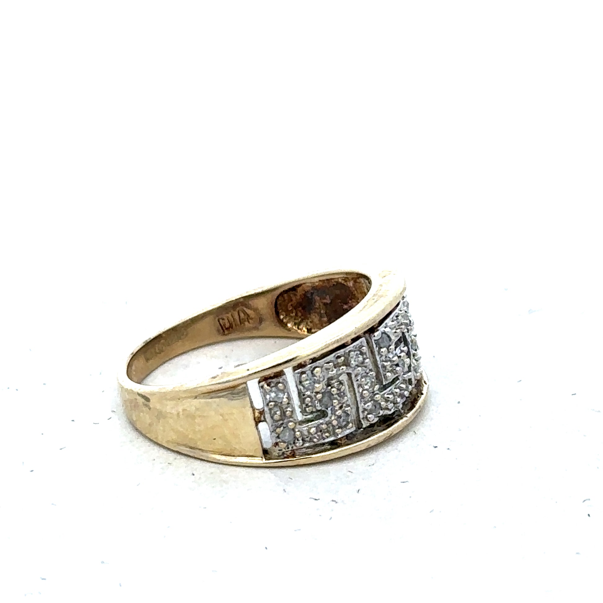 9ct yellow gold diamond ring in size O with sparkling diamonds, crafted by Reeves and Sons.