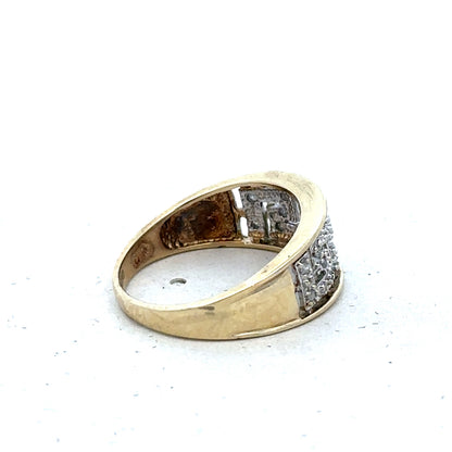 9ct yellow gold diamond ring in size O with sparkling diamonds, showcasing elegant craftsmanship by Reeves and Sons.