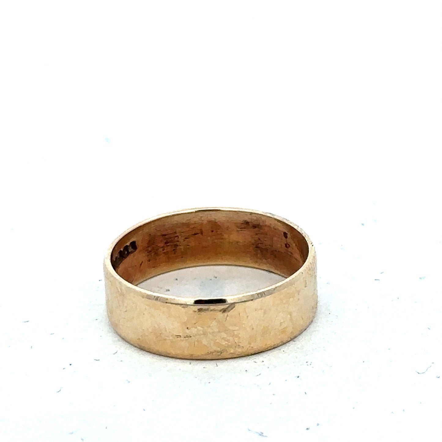 9ct yellow gold band ring in size P1/2, featuring a smooth polished finish, designed by Reeves and Sons.