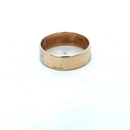 9ct yellow gold band ring in size P1/2 with smooth finish, crafted by Reeves and Sons.