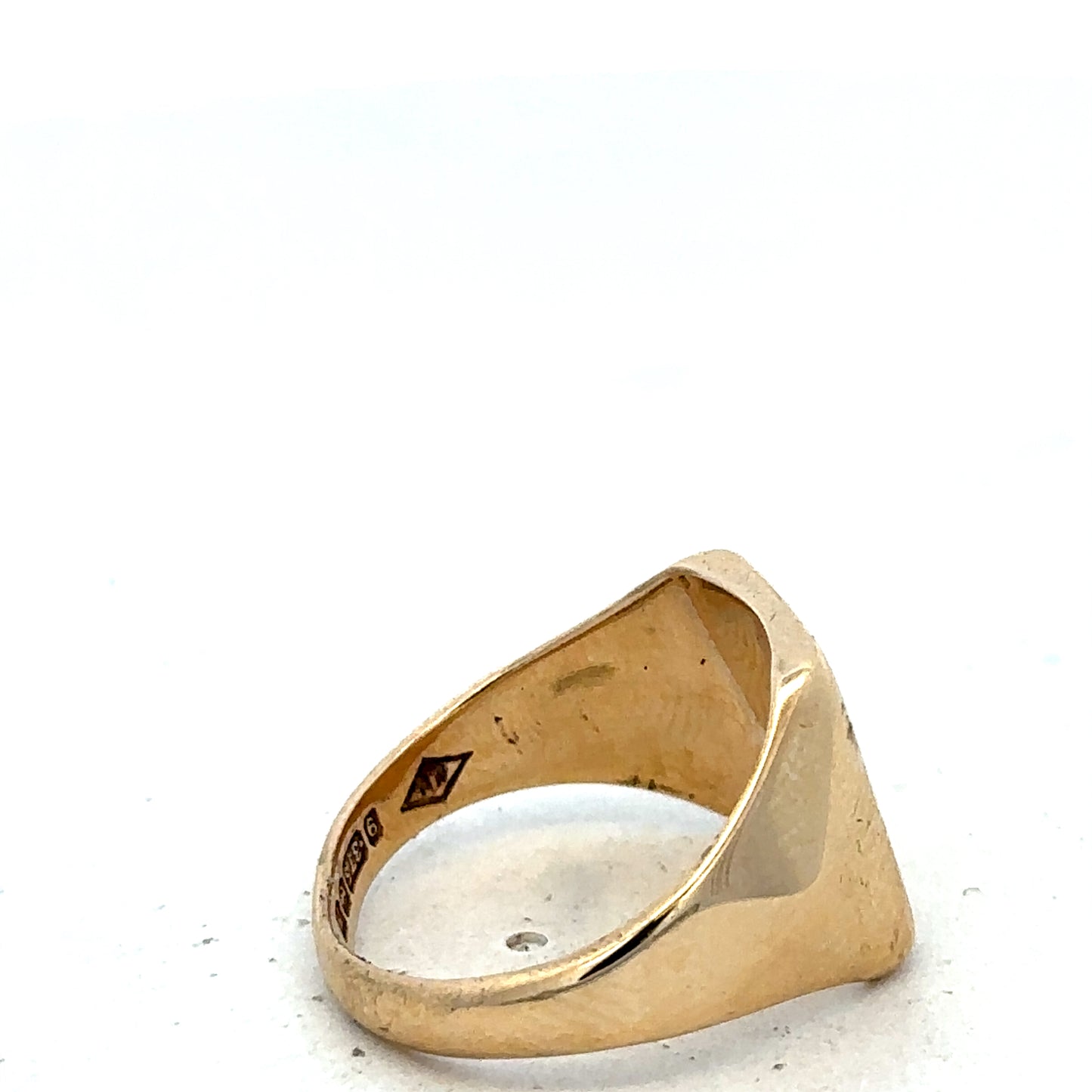 9ct yellow gold signet ring size P1/2 (Sh27490b)