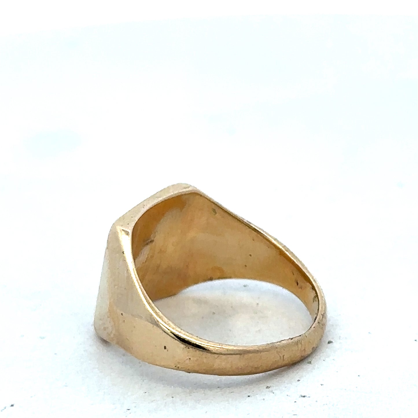 9ct yellow gold signet ring size P1/2 (Sh27490b)