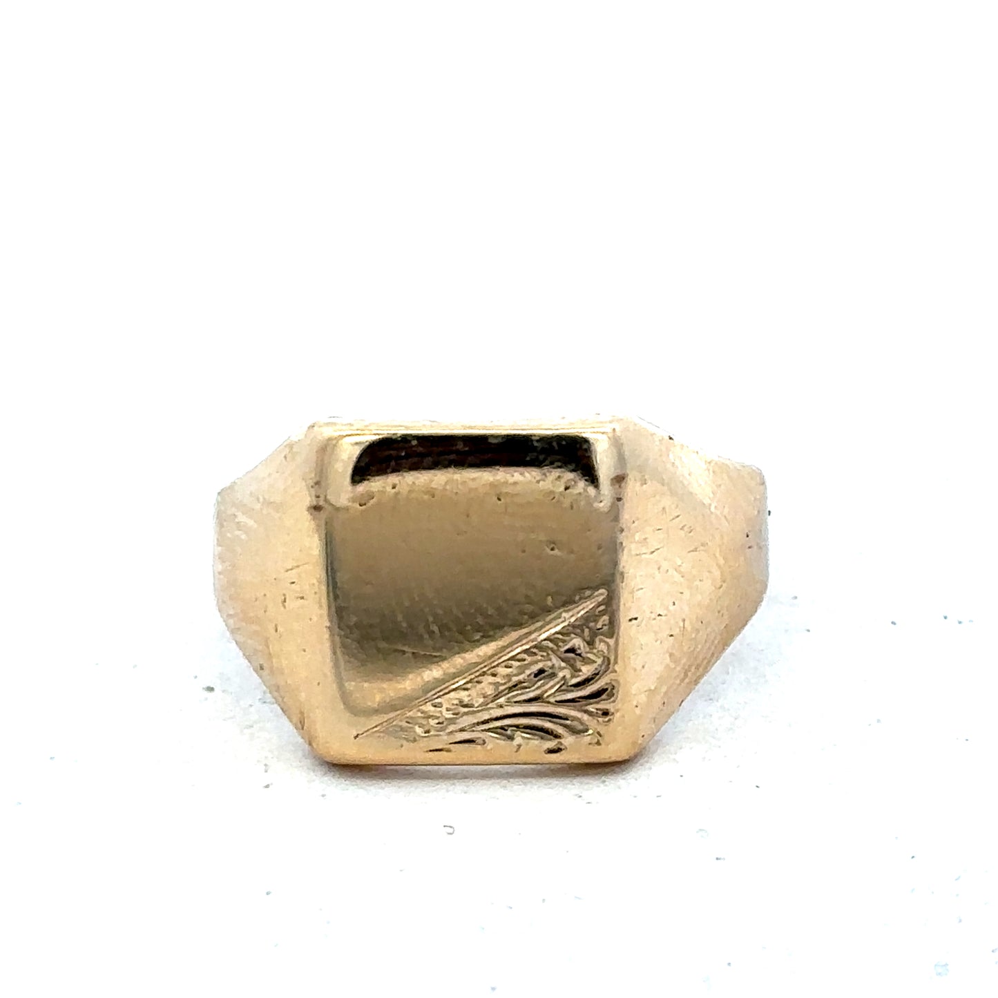 9ct yellow gold signet ring size P1/2 (Sh27490b)