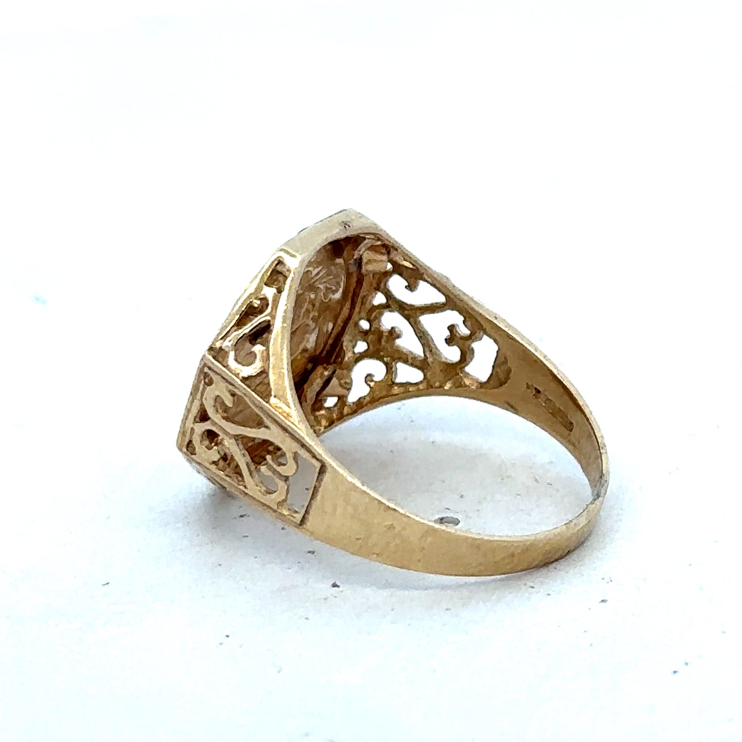 9ct yellow gold St George ring size T (sh27516b)