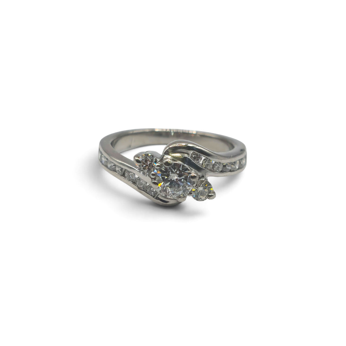 Platinum diamond twist ring sh27168b