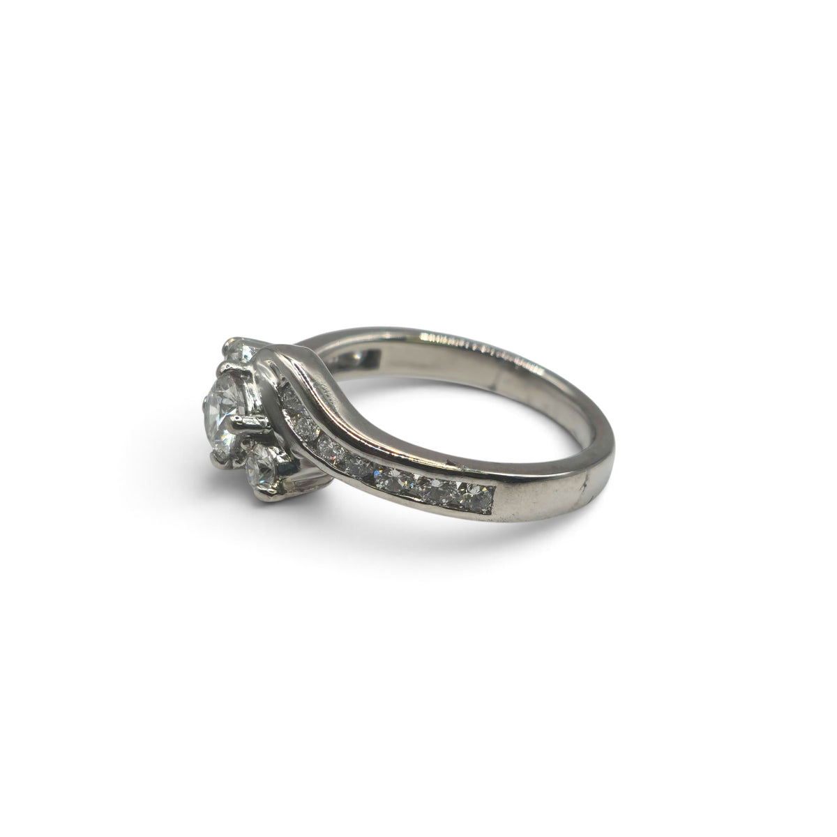 Platinum diamond twist ring sh27168b