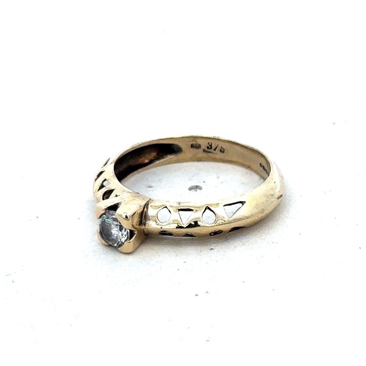 9ct yellow gold ring in size M with a smooth band, crafted by Reeves and Sons, displayed on a neutral background.