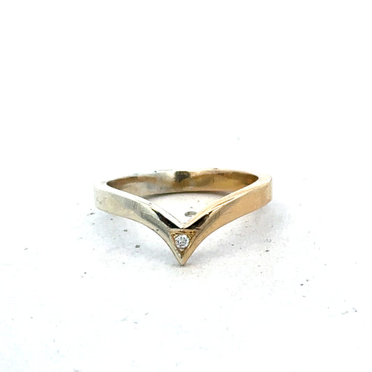 9ct yellow and white gold ring in size M1/2, featuring a polished band and elegant design by Reeves and Sons.