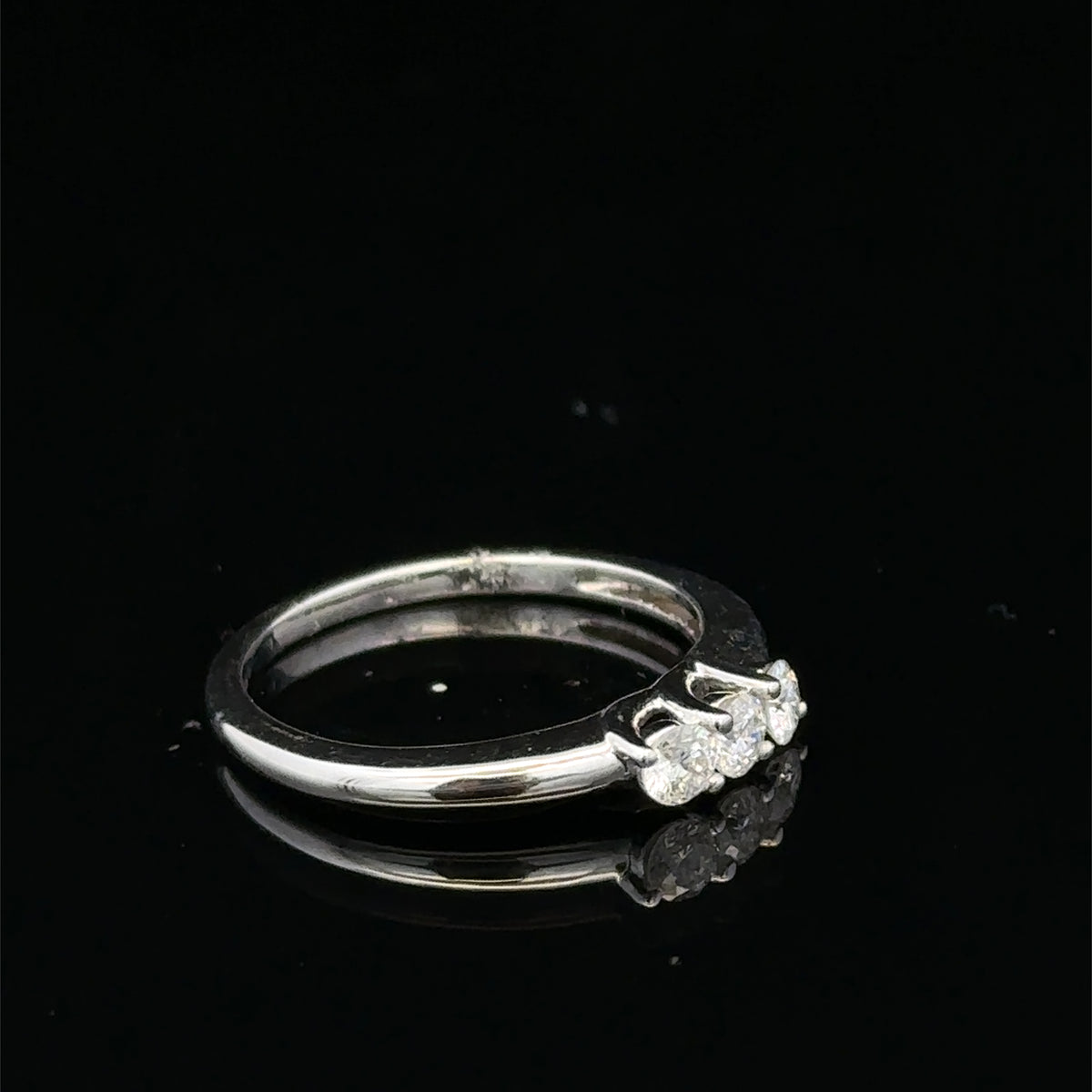 18ct white gold diamond ring by Reeves and Sons featuring sparkling diamonds set in an elegant design.