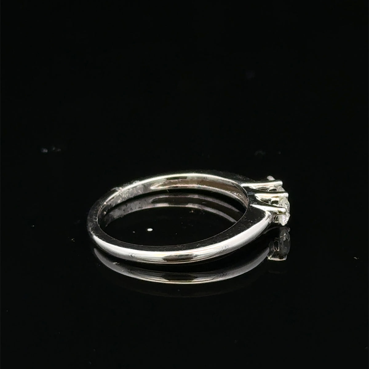18ct white gold diamond ring by Reeves and Sons featuring a sparkling diamond set in an elegant band.