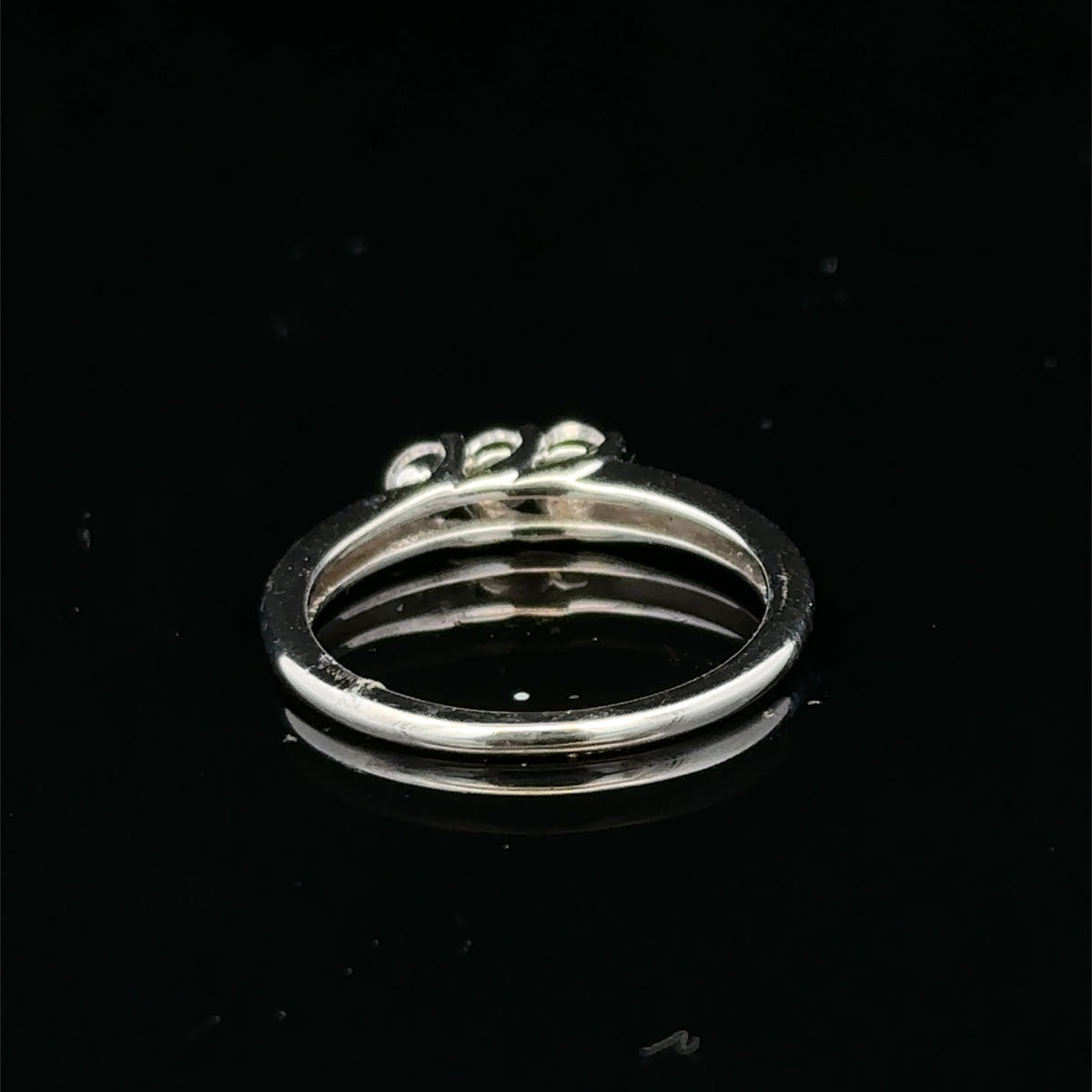 18ct white gold diamond ring by Reeves and Sons featuring a sparkling diamond setting and elegant design.