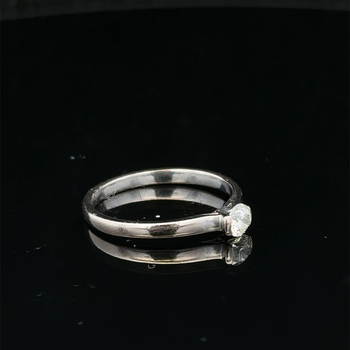 18ct white gold diamond solitaire ring  sh25643l