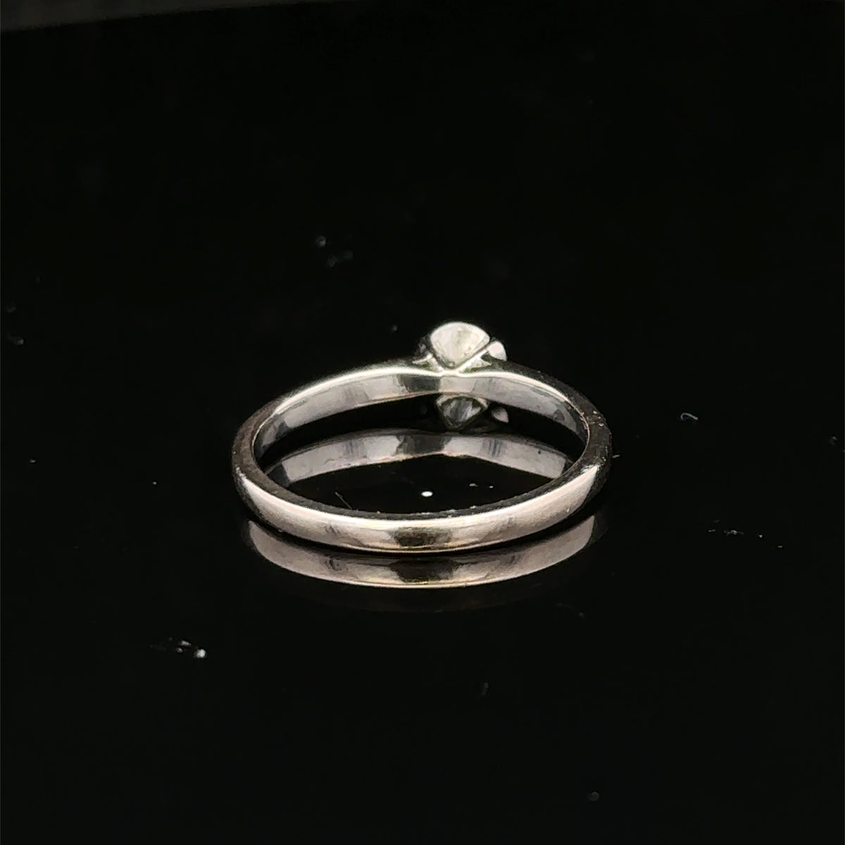 18ct white gold diamond solitaire ring  sh25643l