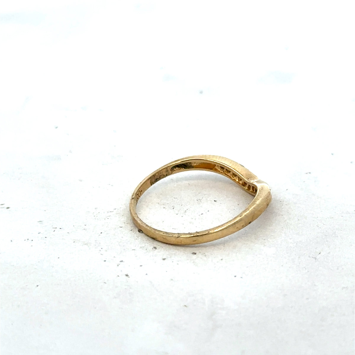 9ct yellow gold diamond ring size P1/2 (sh27320b)