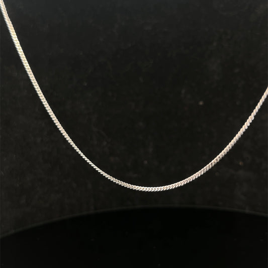 Reeves and Sons 9ct white gold chain, 3.2g, with a delicate link design, shown against a neutral background.