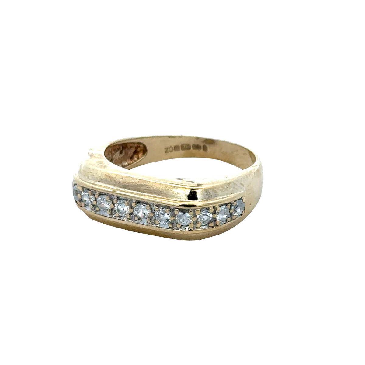 9ct yellow gold ring in size U1/2 with a smooth band, featuring the Reeves and Sons brand logo on the surface.