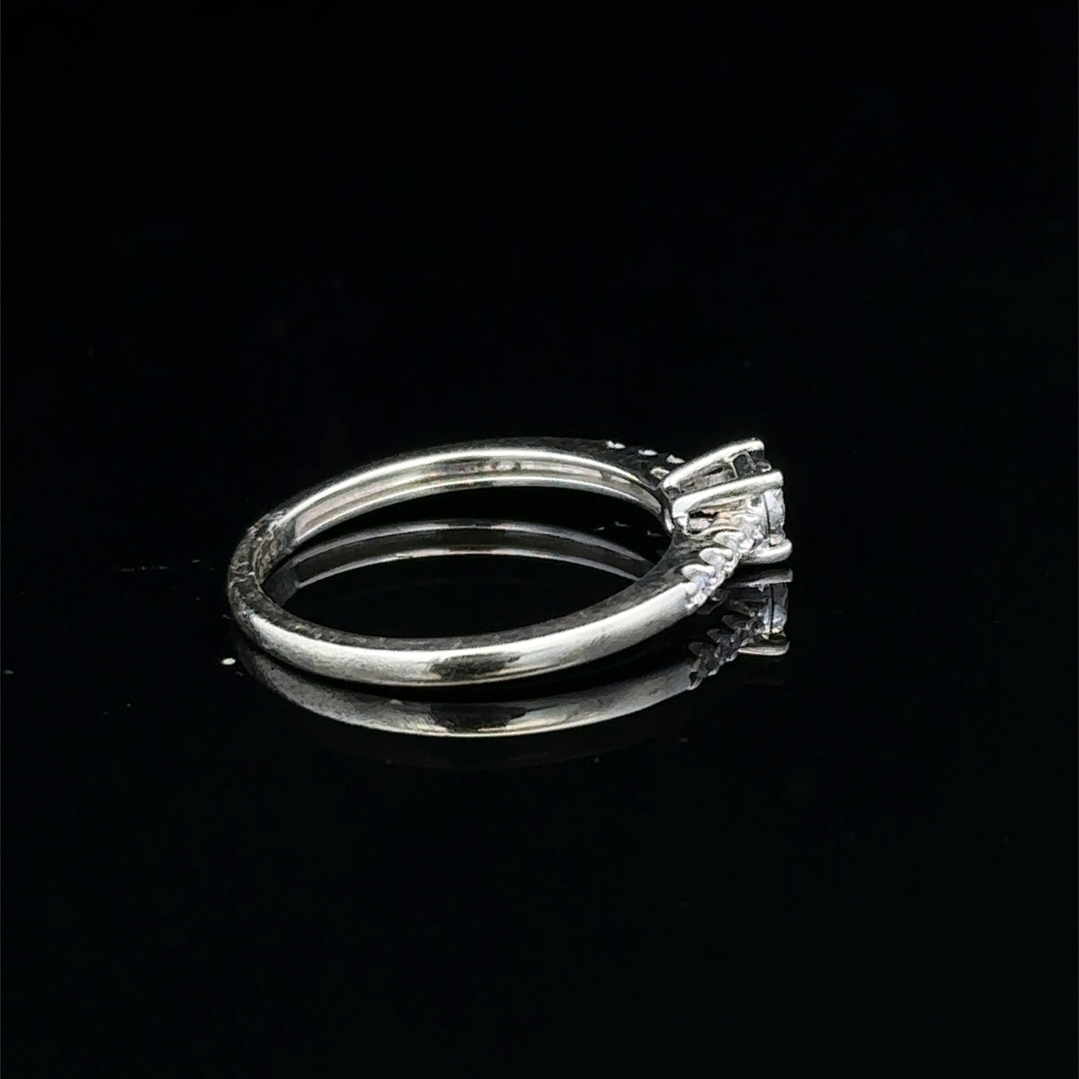9ct white gold diamond ring  sh25760l