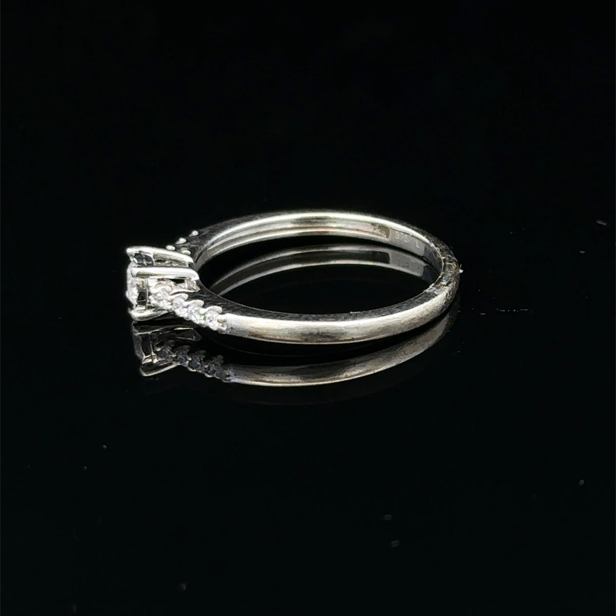 9ct white gold diamond ring  sh25760l