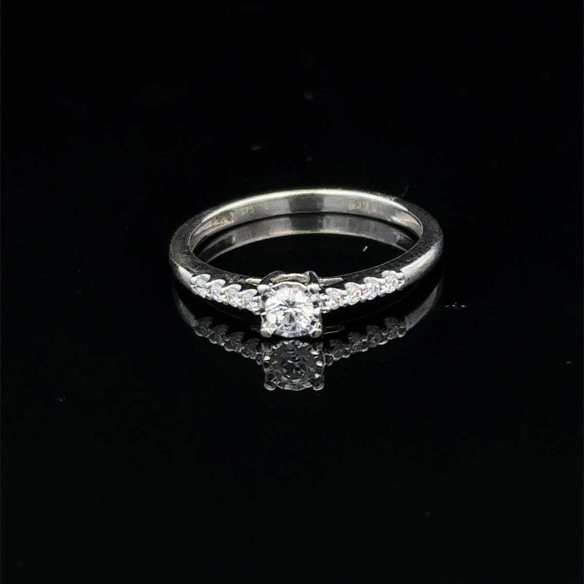 9ct white gold diamond ring  sh25760l