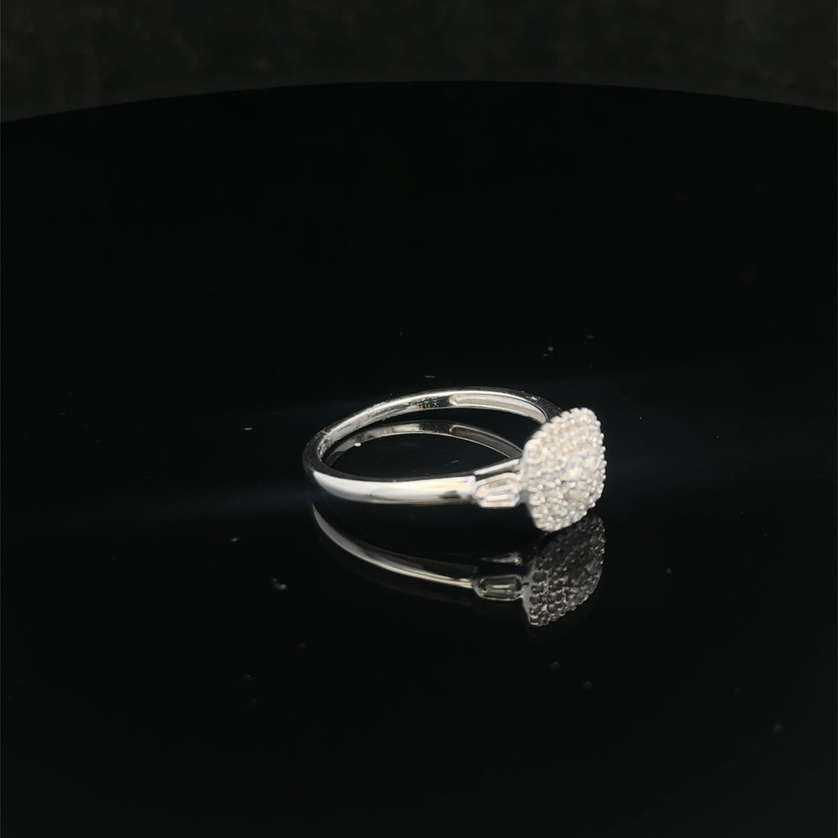 9ct white gold diamond cluster ring  sh27368b