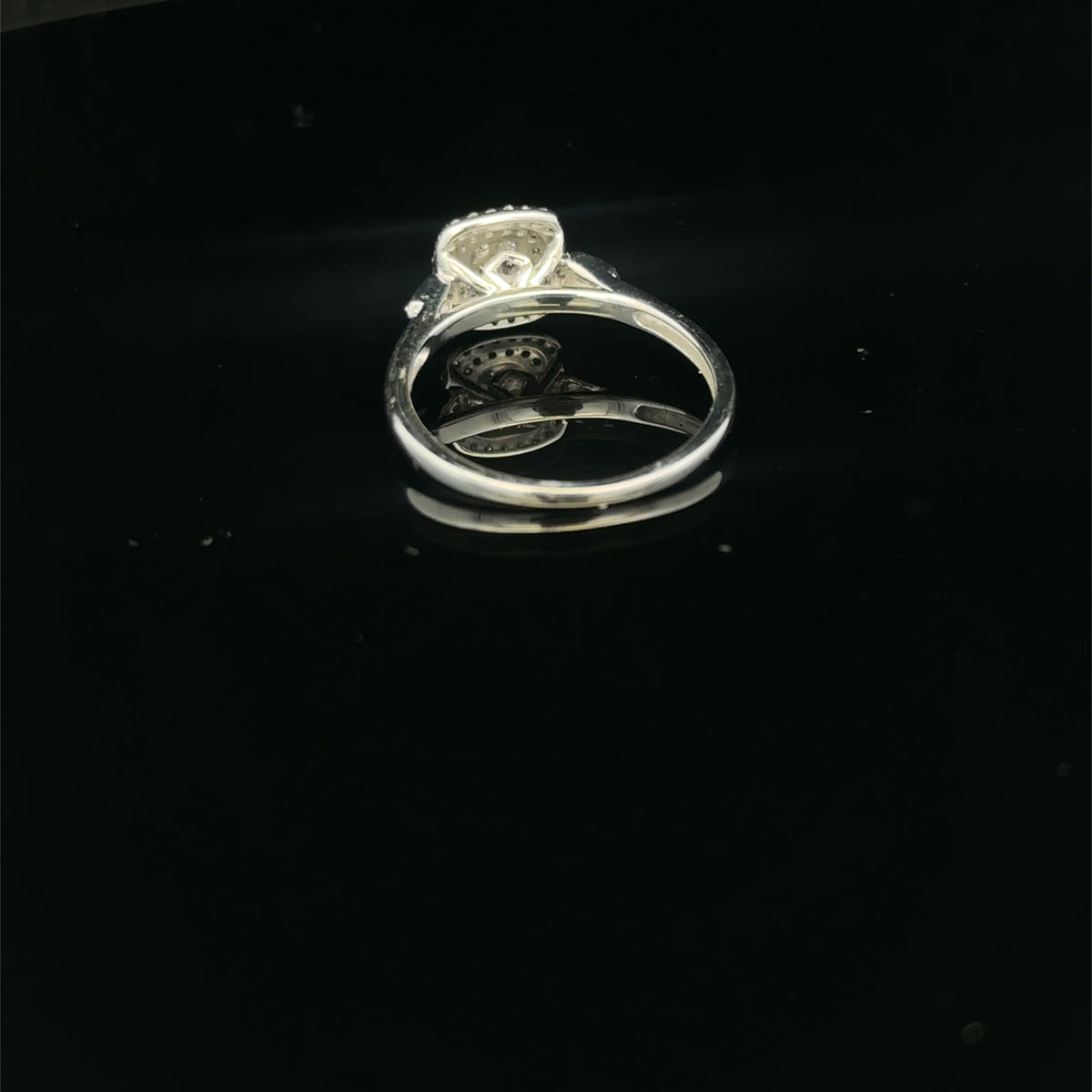 9ct white gold diamond cluster ring  sh27368b