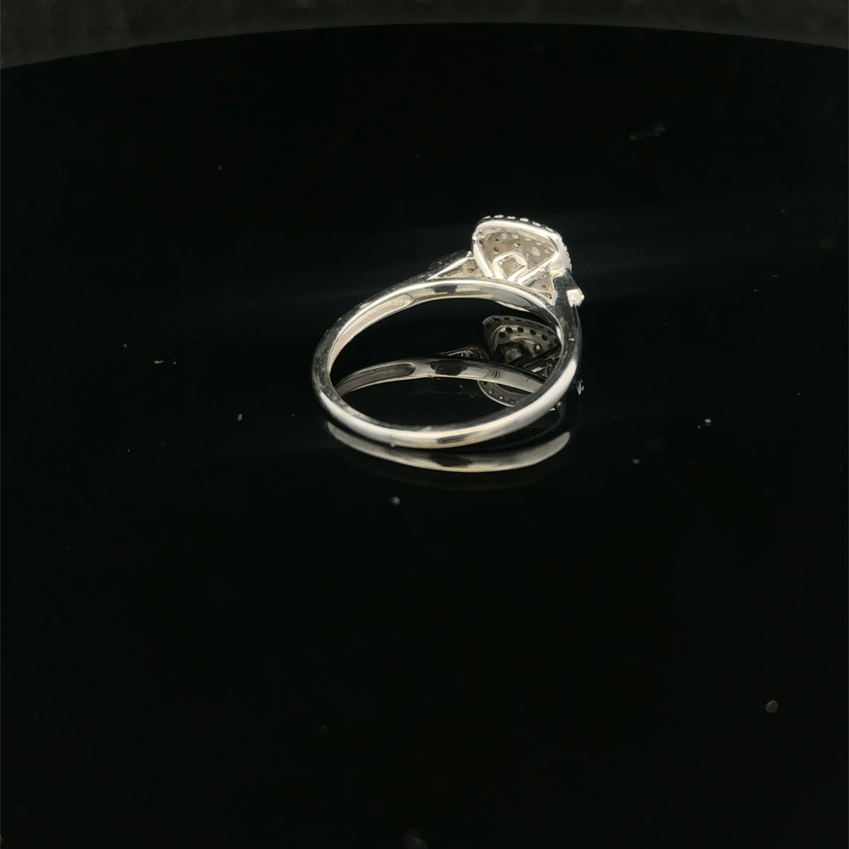 9ct white gold diamond cluster ring  sh27368b
