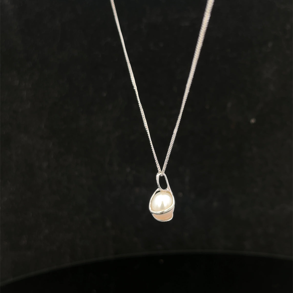 9ct white gold chain and pendant 1.6g (sh26212b)