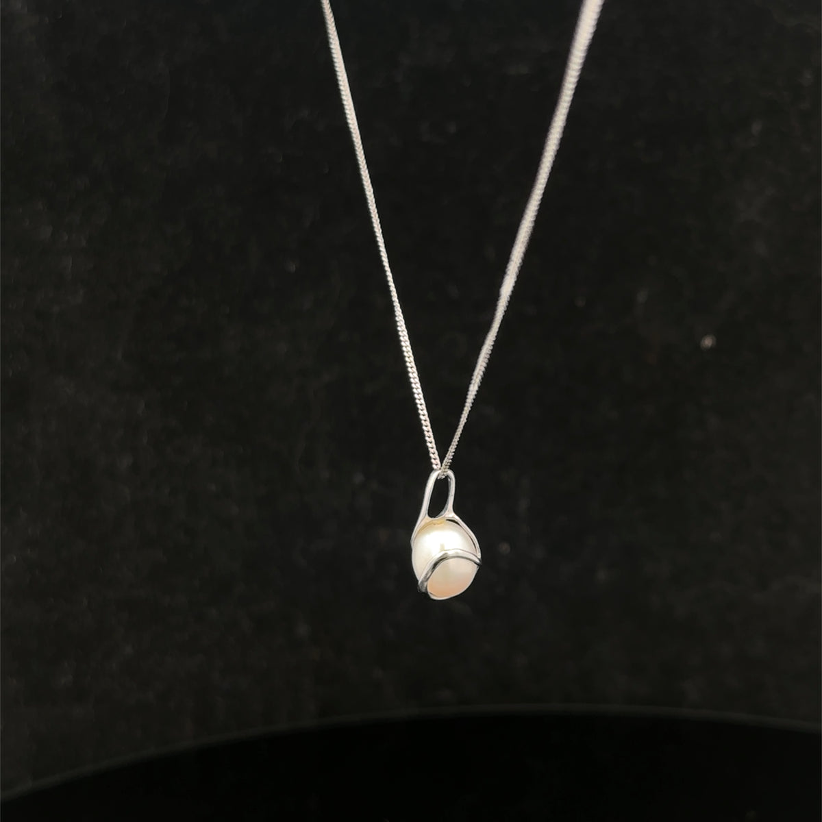 9ct white gold chain and pendant 1.6g (sh26212b)