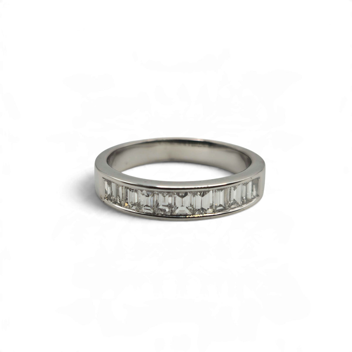 18ct white gold half eternity ring   sh27834b