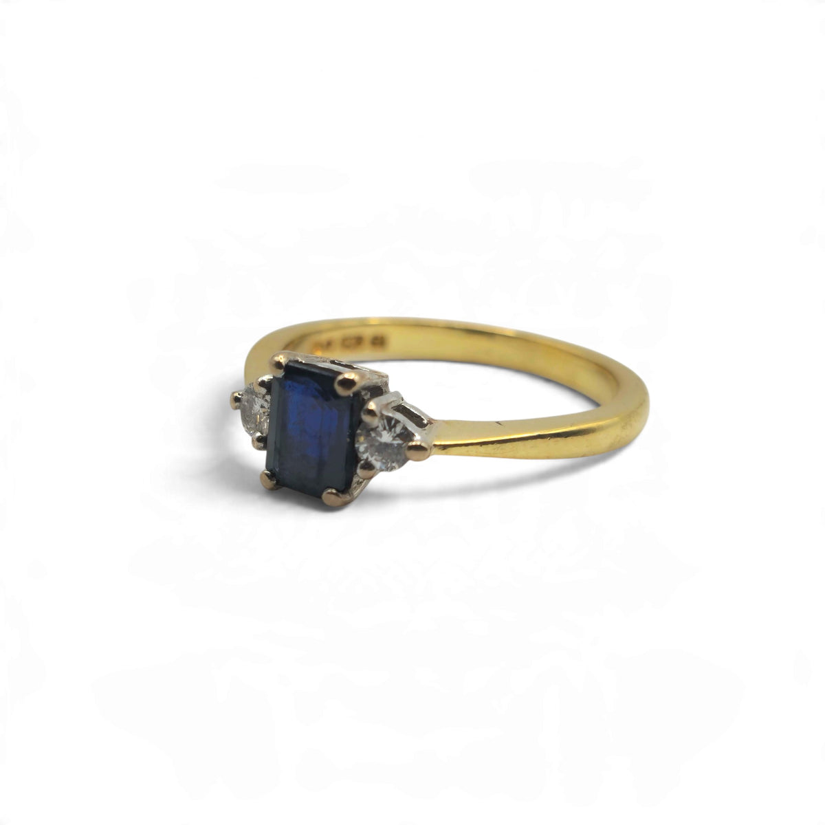 18ct yellow gold sapphire and diamond ring   sh27554b
