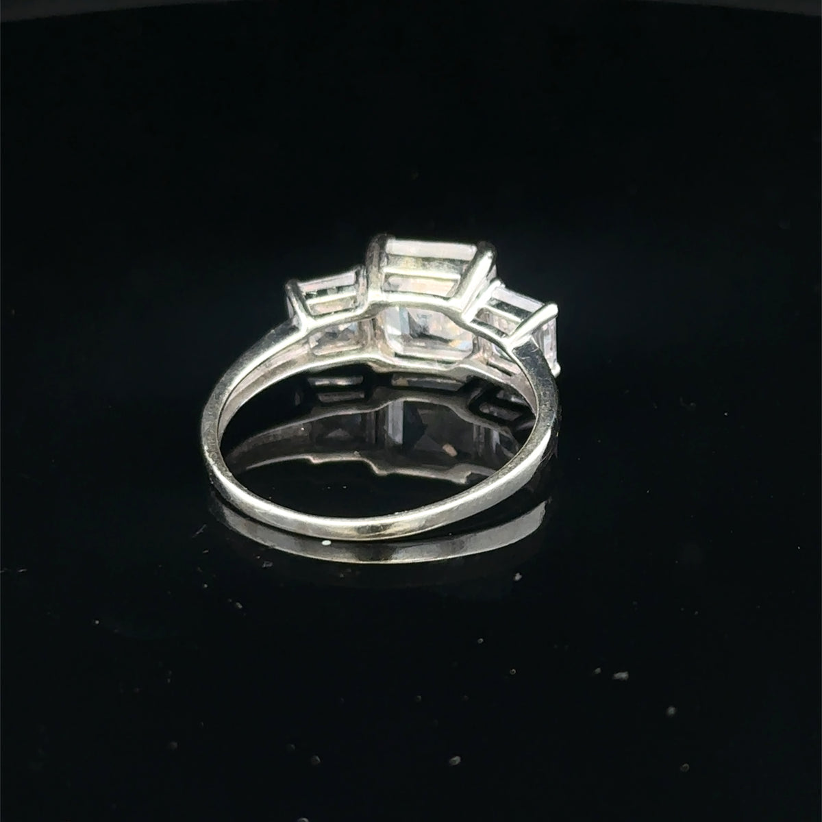 9ct white gold ring size Q1/2 (Sh27886b)