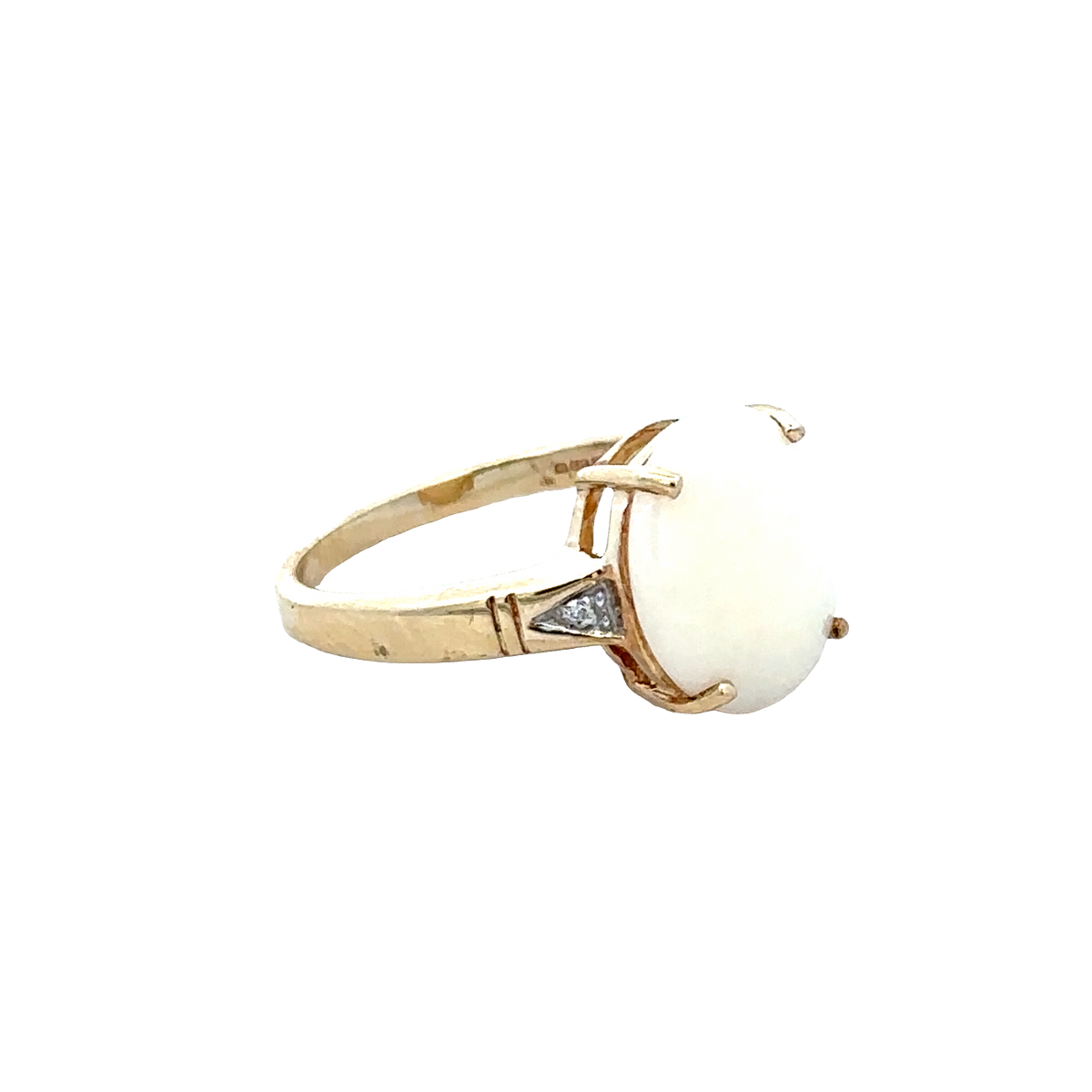 9ct yellow gold Reeves and Sons ring, size N1/2, simple polished band