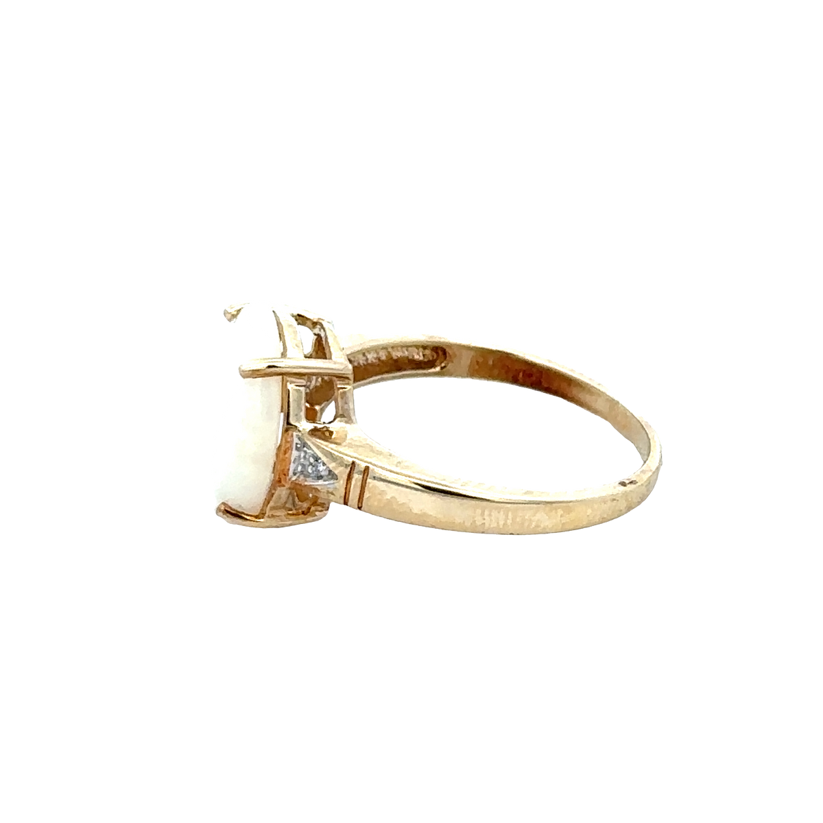 9ct yellow gold Reeves and Sons ring, size N1/2, featuring a classic polished band