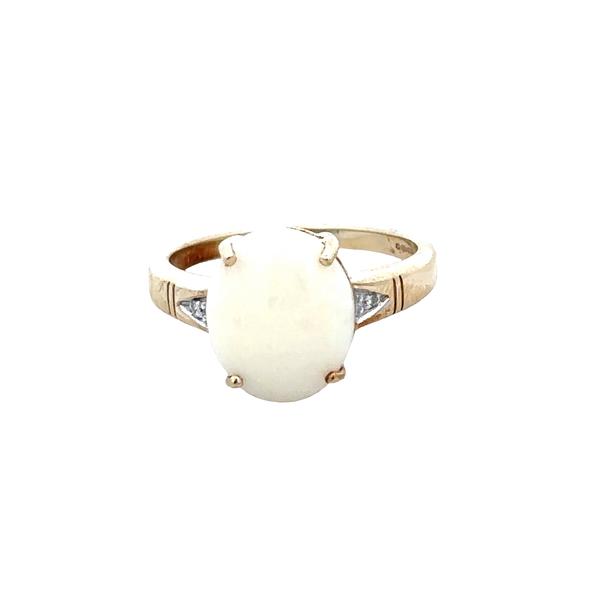 9ct yellow gold Reeves and Sons ring, size N1/2, featuring a classic polished band