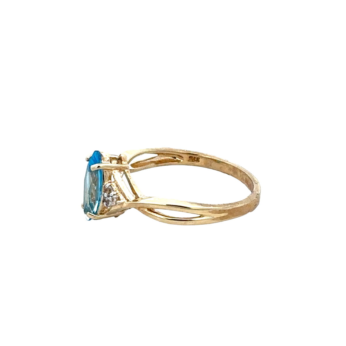 9ct yellow gold Reeves and Sons ring in size N, featuring a classic polished band