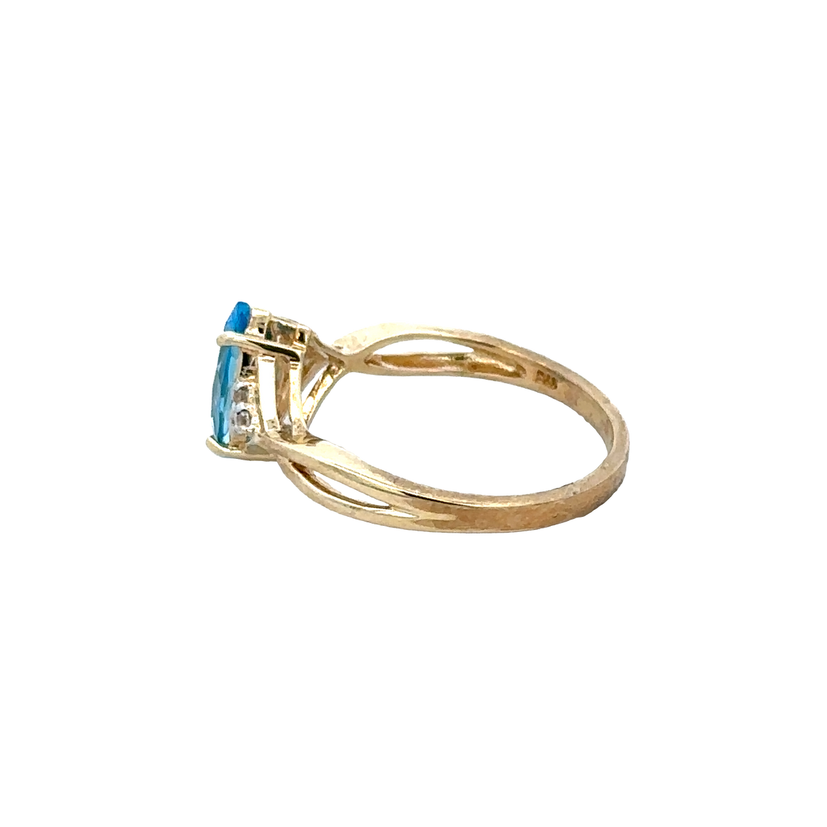 9ct yellow gold ring by Reeves and Sons, size N, featuring a classic polished band