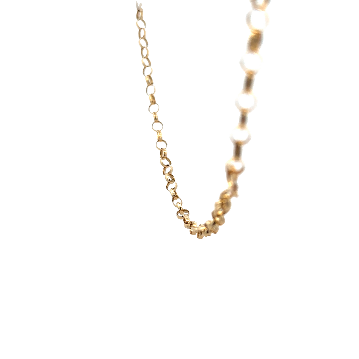 9ct yellow gold belcher chain by Reeves and Sons, 7.9g, displayed on a white background