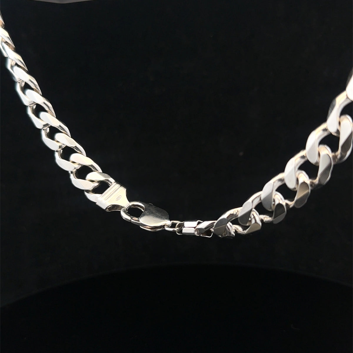 Reeves and Sons silver curb chain, 108.1g close-up of linked metal design