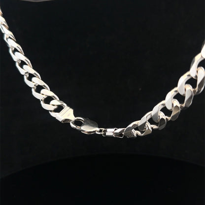 Reeves and Sons silver curb chain, 108.1g close-up of linked metal design