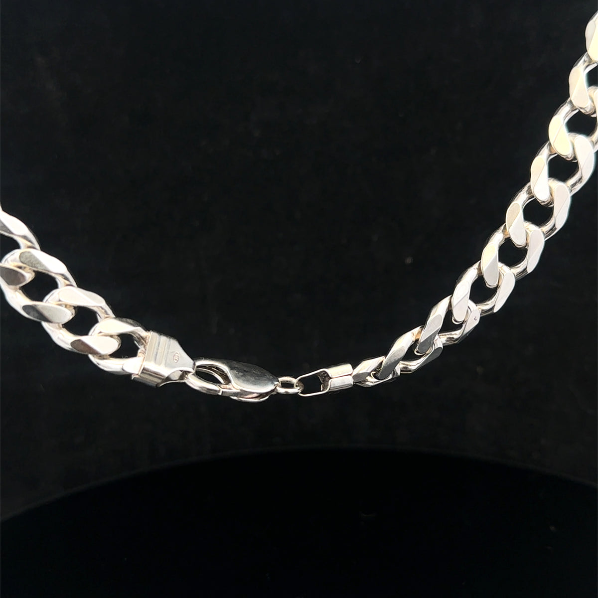 Reeves and Sons silver curb chain, 108.1g weight, close-up product view